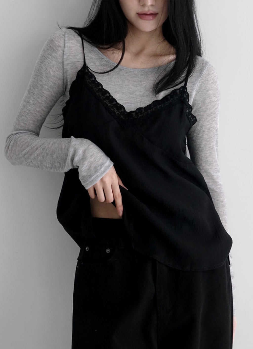 Kr Lace V-Neck Sleeveless Layering Top