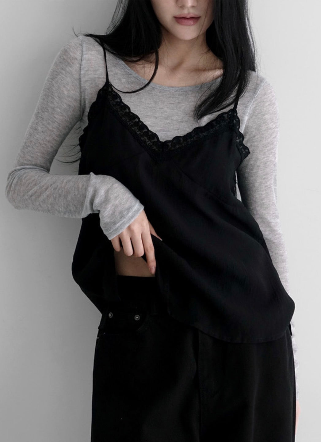 Kr Lace V-Neck Sleeveless Layering Top